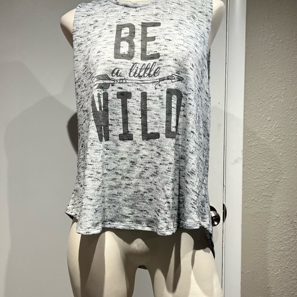 Wound Up Gray Sleeveless Muscle Tee Relaxed Fit - Picture 3 of 16